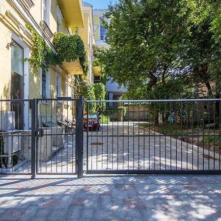 Self Check-In Apartments Near Landscape Alley Київ Екстер'єр фото