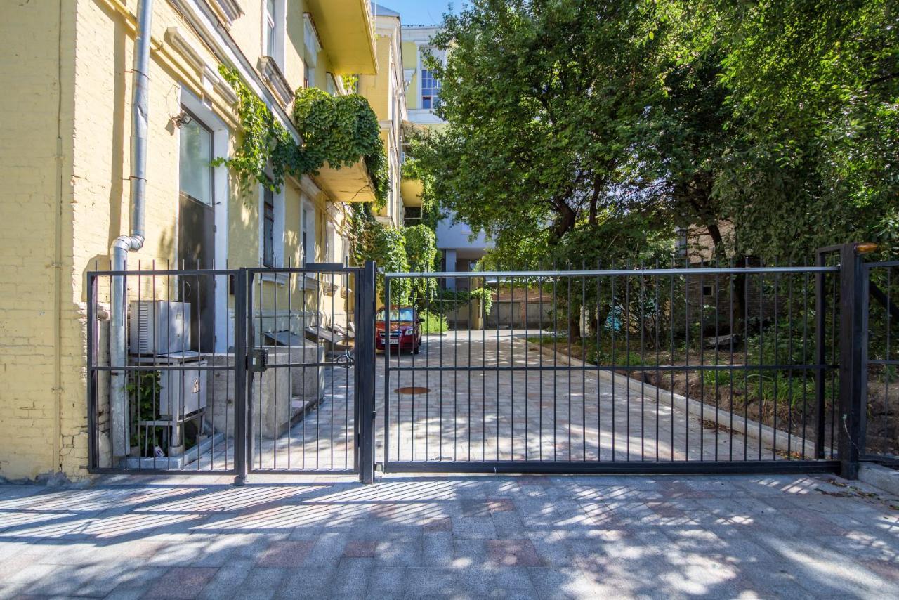 Self Check-In Apartments Near Landscape Alley Київ Екстер'єр фото